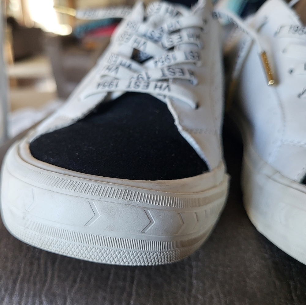 Vintage Havana White and Silver Star Sneakers - Picture 5 of 16